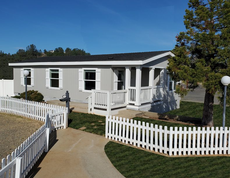 Bridge Bay Cottage - Cousin Gary Redding Homes